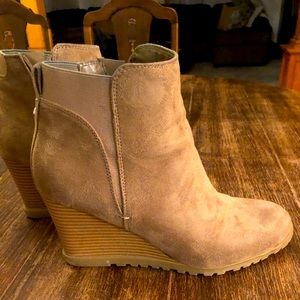 Like new tan, Nine West booties.  7.5